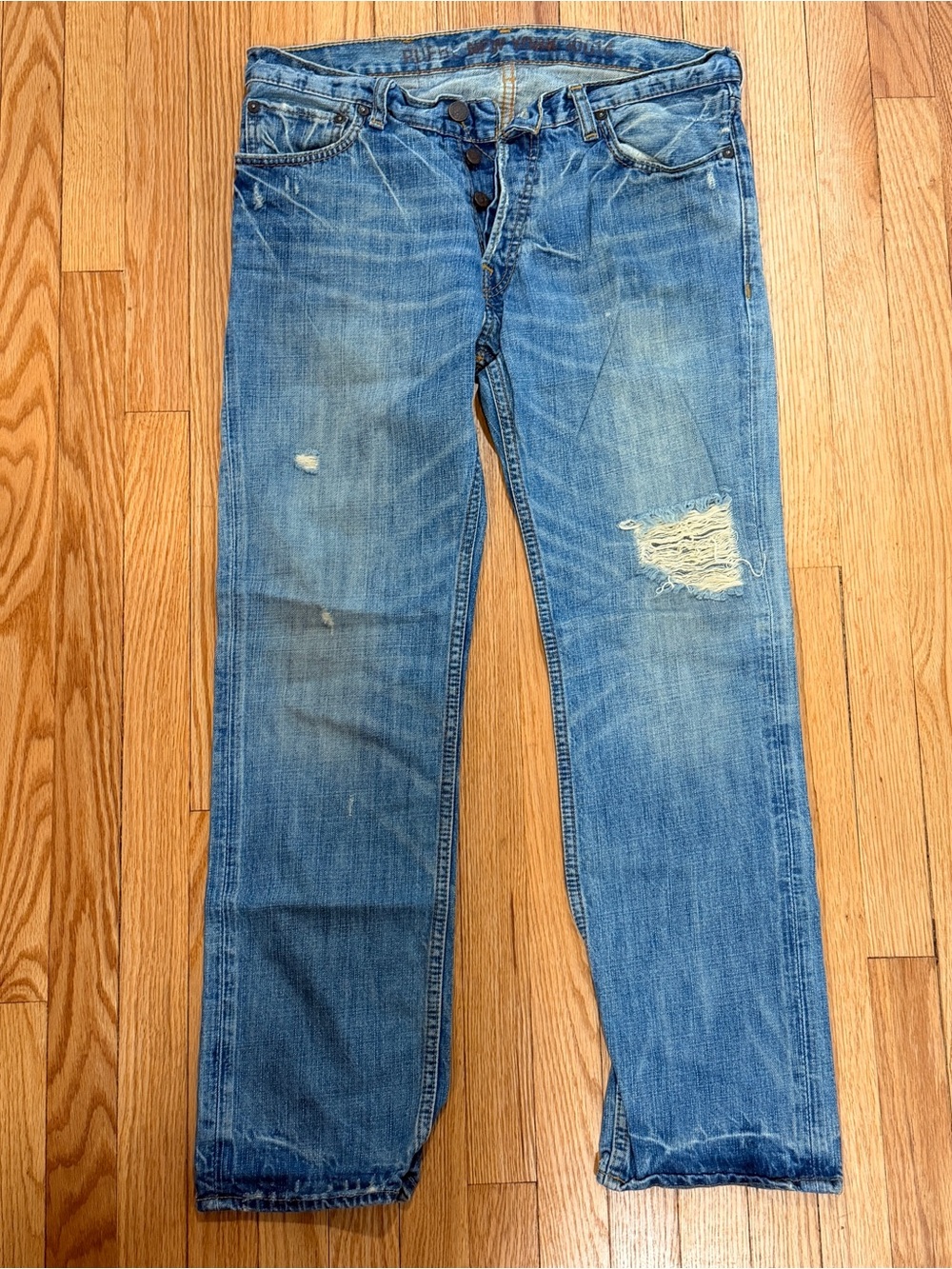 Ruehl Men's Morton Low Rise Distressed Jeans